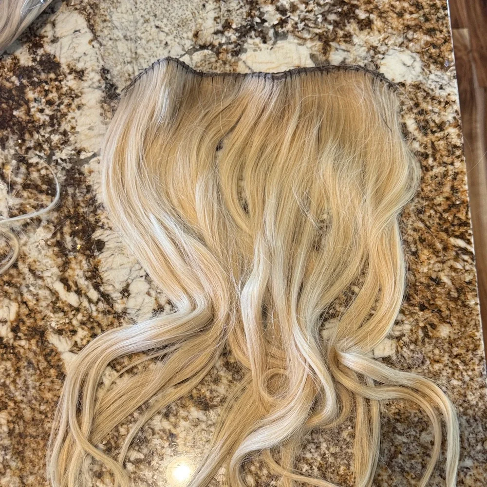 N/A 22” blonde
